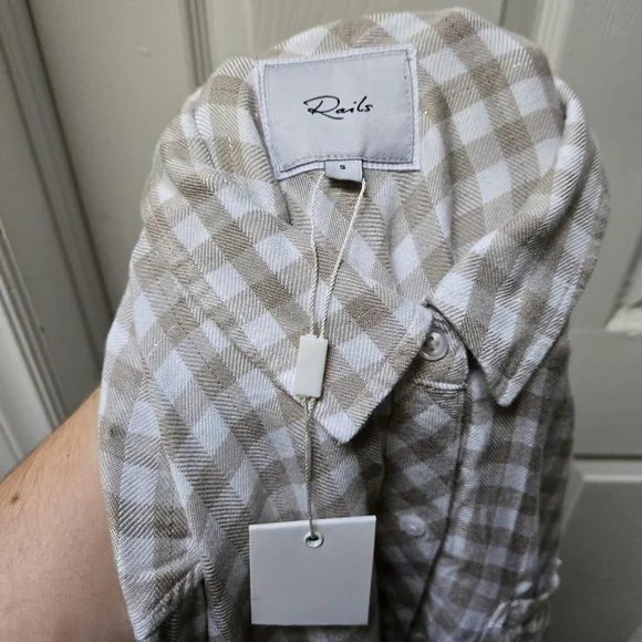 Rails Hunter Powder Wheat Button Up Shirt - Picture 6 of 8